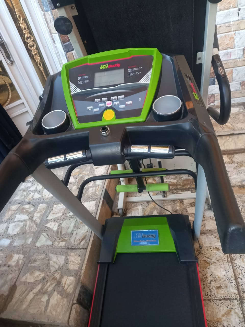 جهاز جري استخدام منزلي نضيف جدا وزن يتحمل ١٤٠كيلو بي حزام تكسير شحوم تدليك جسم كامل موصفات مبي ثري سماعات بلوتوث نبظات القلب سعة الحرار تمرين مال معده مال شناو العنوان بغداد السعر ٢٢٥.  ***********.
