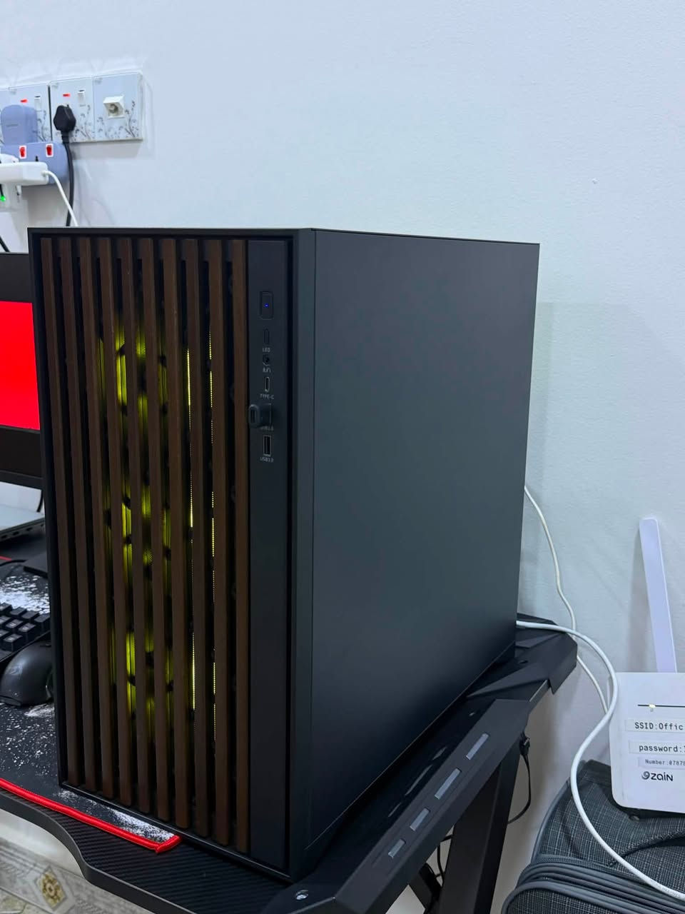 السلام عليكم تجميعة بيسي للبيع نظيفه كلش وقويه معالج core i5 13400F رامات 16 گيگا ddr4 كرت شاشه rtx4060ti 8g وكل التفاصيل موضحه گدامكم بالصوره وكل كراتين القطع موجودات ونظيفات والسعر مليون و 100 وبي مجال الي يحب يستفسر اكثر هذا رقمي يراسلني واتس (***********)
