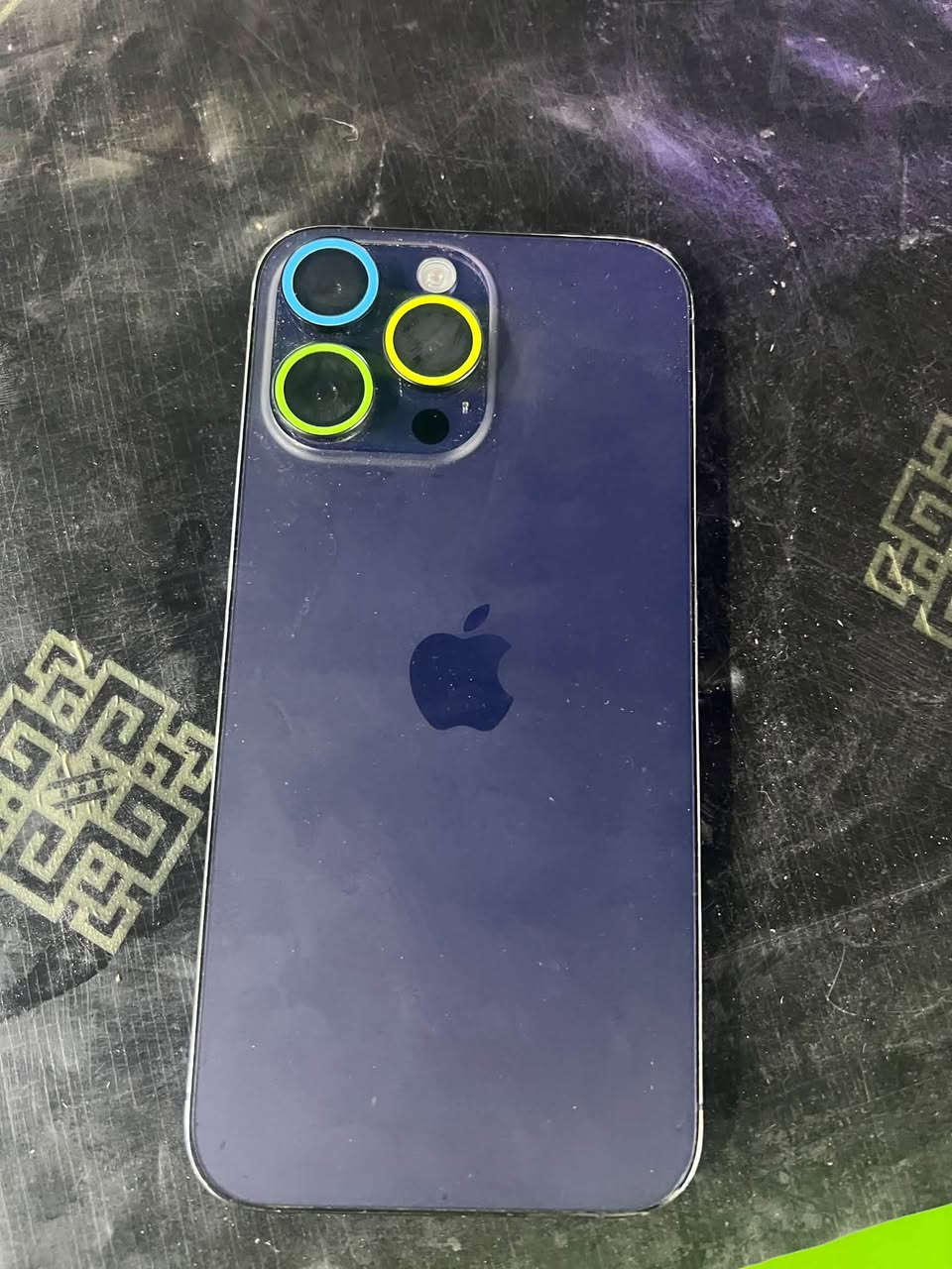سلام عليكم iPhone 14 للبيع ‏بطارية 75 شاشة امبدله مال تفليش ول باقي كلو شريكه خابر ودلل 
*********** واتساب

نص مكتوب في الصور:
- 9:27 4G حالة البطارية والشحن رسالة مهمة حول البطارية حالة بطاريتك متدنية جدا. يمكن أن يبدل أحد مزودي خدمة Apple المعتمدين البطارية لاستعادة الأداء والطاقة القصويين. العثور على خيارات الخدمة... الحد الأقصى للقدرة 75% هذا قياس لقدرة البطارية مقارنة بقدرتها عندما كانت جديدة. قد تتسبب القدرة المنخفضة بتقليل ساعات الاستخدام بين عملية الشحن والأخرى. أقصى قدرة للأداء ستساعد الأنظمة المضمنة في النظام والمكونات في تخفيف آثار الأداء التي قد تلاحظها أثناء التقدم الكيميائي في عمر بطارية iPhone. شحن البطارية المحسن للحد من استنزاف عمر البطارية، يتعلم الـ iPhone من عادات الشحن اليومية، بحيث ينتظر ولا يتجاوز 80% حتى يحين موعد حاجتك إلى استخدامه. الشحن بالطاقة النظيفة في منطقتك، سيحاول iPhone التقليل من البصمة الكربونية من خلال انتقاء وقت الشحن الذي تتوفر فيه كهرباء بأبعاث كربونية منخفضة. يتعلم iPhone من عادات الشحن اليومية، بحيث لا يشحن بالكامل حتى يحين موعد حاجتك إلى استخدامه. معرفة المزيد...