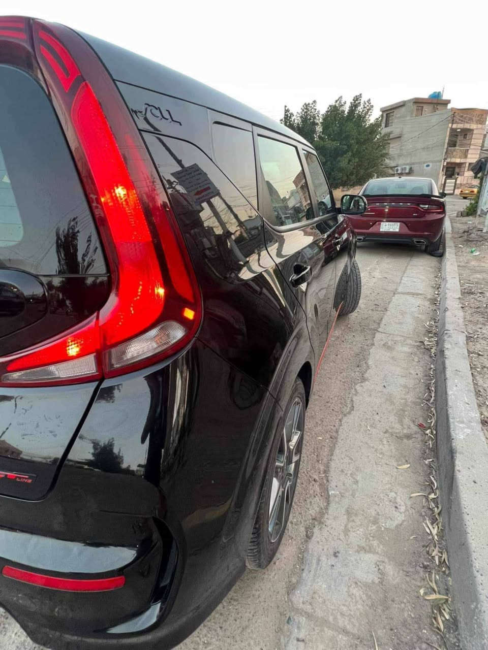 🚗 كيا صول 2020 GT-Line للبيع
​الوارد: أمريكي
اللون: أسود
رقم :بغداد 
المحرك: 2000 دوش (DOHC)
​الضرر: ضربة جاملغ جهة السائق
السعر: 127 ورقة ($12,700) — قابل للتفاوض البسيط للجادين
​✨ أبرز المواصفات:
​🔑 تشغيل بصمة
​☀️ فتحة سقف
​👁️ نقطة عمياء (Blind Spot Monitor)
​🛣️ نظام تحديد ورادار مسار
​🛑 توقف ذاتي عند الطوارئ
​⚖️ مانع انزلاق (TCS)
​🚗 ثابت / مثبت سرعة (Cruise Control)
​السنوية: مجددة 2026
***********
مكان السيارة بغداد الامين الثانية

