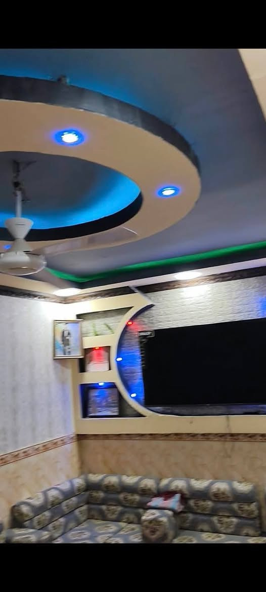 السلام عليكم دار للبيع في حي الشهداء
يقع البيت ع ساحه قرب السريع بيت كله طابوك بس القاطع الثاني 
فرمستون مساحة البيت 200متر بيت مرمرم جديد صالح لسكن 
حديقه داخليه و خارجيه بيت كله سيراميك *********** سعر خاص
