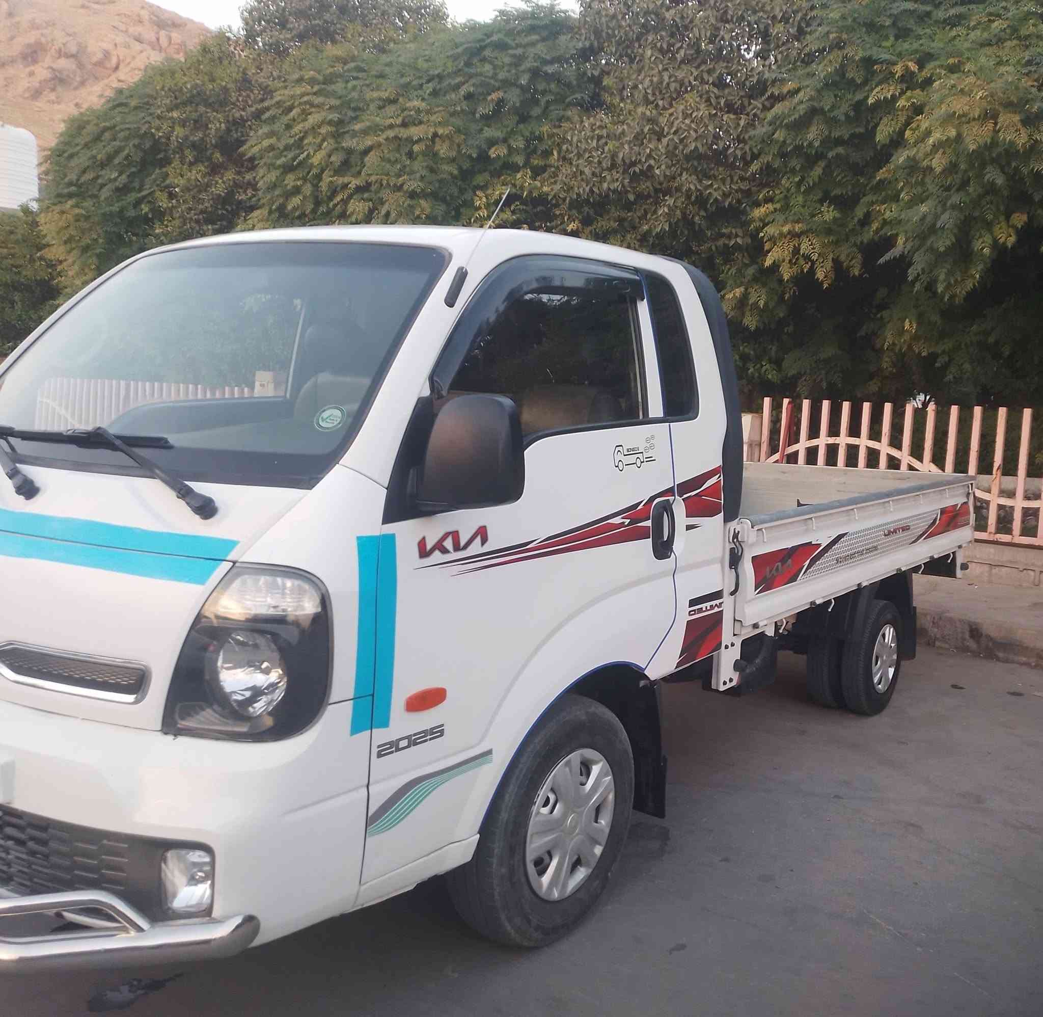 ((بسم الله الرحمن الرحيم))
بۆ فرۆشتن 
براوەی تازە داخڵی دوبەی
كیا 3000 گێر عادی مەرغوب
سۆپەر مەكینە ڕەش
مۆدیل2010 مواسەفات 2011
پێشی كراوه 2023
223 هەزار حەقیقی ڕۆیشتوە
ناوداشبڵ فۆرمیگا ڕەش
سەیارەیەكی فول مواسەفات
دانسقەو بێ ڕزیوو بێژەنگ
بەقەد سەرە نینۆكێ ژەنگی پێوەبو یەك گەڵا ببڕە
پێنج دوگمە
كارەبای كامل جاهیزە
كامل مەسرەفی كراوە
بەشەرتی گێڕ و مەكینە
تەبریتی بەستراوە
هندربرێكی بەسراوە
ئیستۆپی دواوەبەسراو
دەعامی پێشودواوەی بەستراوە
شەش تایەی لۆك
تایەی دواوەی كراوە بە 13
شەنسی لەحیم كراوەتەوە ئامادەیە بۆ بار
بەشەرتی سێتەنو نیوبۆ4 تەن
بۆدی لۆك سفر
ناوبۆدی بیلاد 
هەموو گیانی وەك دەقی شەریكە 
بێزەحمەت ئەوەی موشتەریە تەلەفون كات
جوابی كۆمێنت نادەمەوە
شوێن / سەیدسادق 
***********

***********
