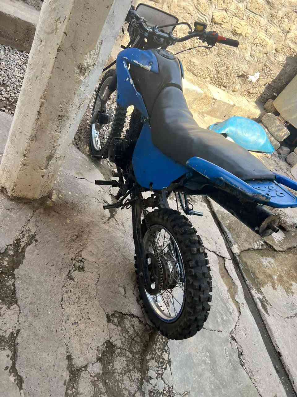 السلام عليكم قفاز سونك موديل ١٨     ماطور نضيف محرك ١٥٠.   ماطور نشط نشط بس يعوزو سيامه وره السعر ٢٥٠ بي مجال المكان الشركاط الجميله التصال***********بي وتساب

