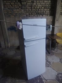 ثلاجة • بحاجة تصليح • جبيره صغيرة