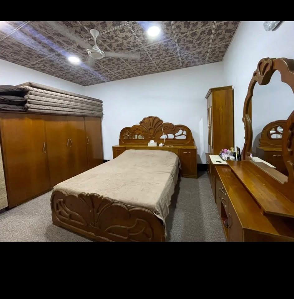 غرفه نوم خشب اصلي للبيع ما عده الكنتور الصغير الكنتور الصغير همين للبيع ***********
