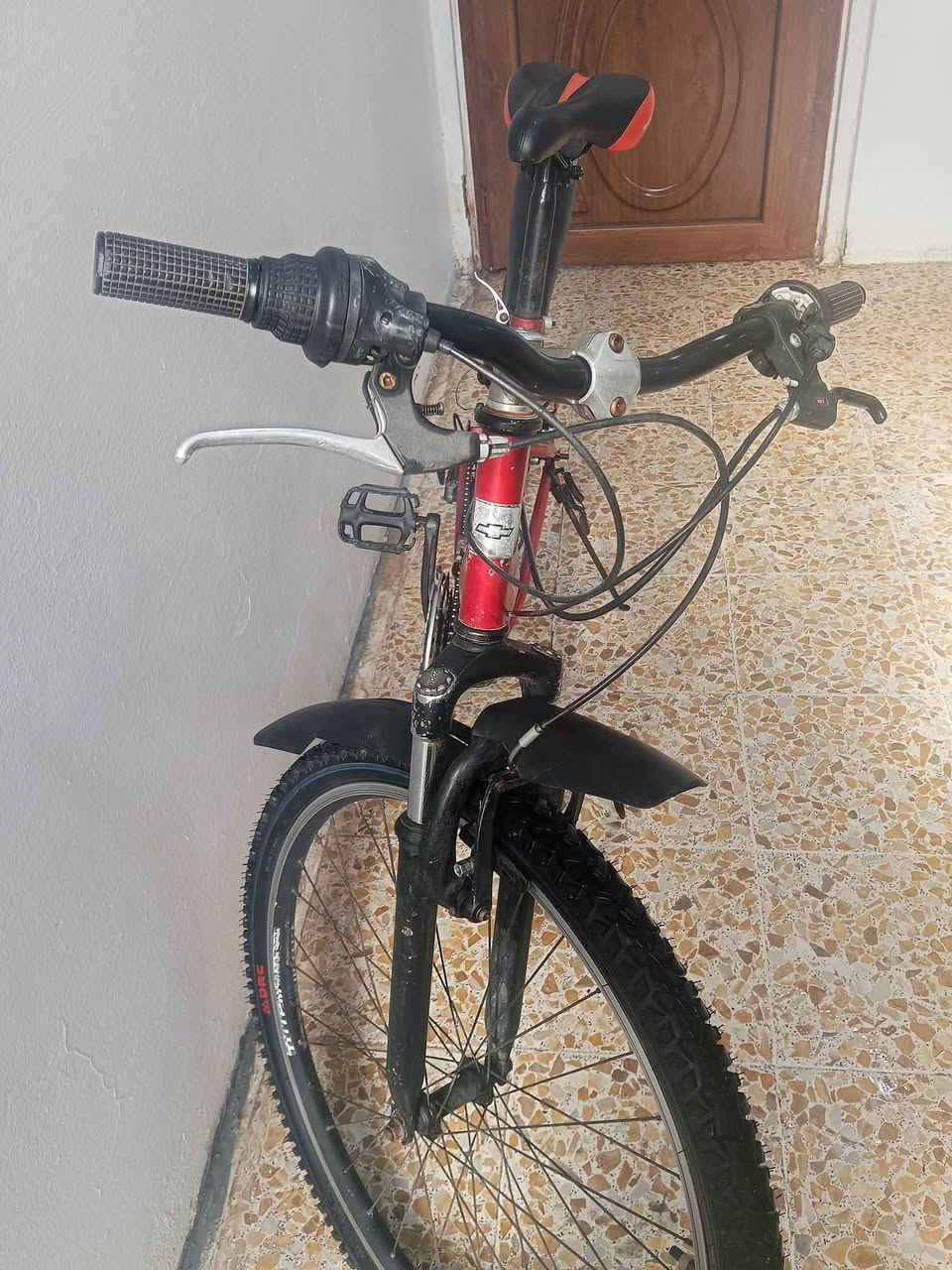 السلام عليكم بايسكل شوفرليت امريكي للبيع السعر 85 وبي مجال البايسكل نضيف وجاهز مابي اي نقص طخم تايرات جديده العنوان حي السماح قرب صيدلية الأركان ***********
