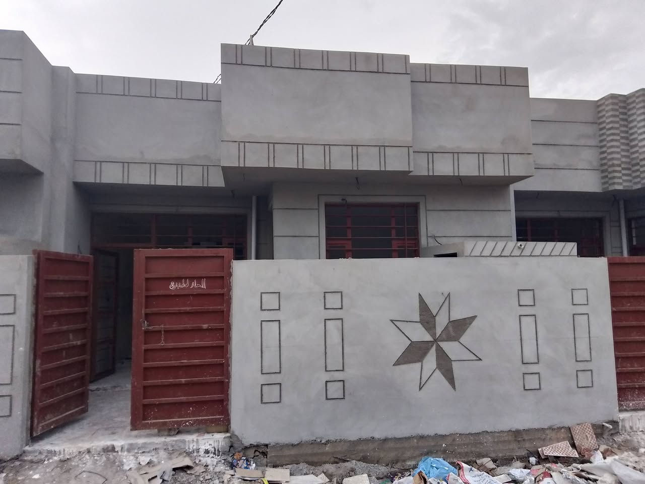 دار للبيع ... 
بناء حديث 
المطبخ والصحيات سيراميك 
الارضية بورسلين
أساس والسقف كونكريت 
كهرباء وماء ومجاري نوعية ممتازة
المكان..حواس
 حي العباس الزراعي 
مقابل المولد الثاني 
كامل جيب اغراضك وانزل 
مكون من:
 غرفة نوم 
وإستقبال ومطبخ
 وصالة وصحيات 
البيت جاهز للسكن للإستفسار الاتصال ***********

السعر ( 29 )وبيه مجال 
ممكن البيع بالتقسيط بعد الإتفاق على المقدمة والاقساط والضمان .
