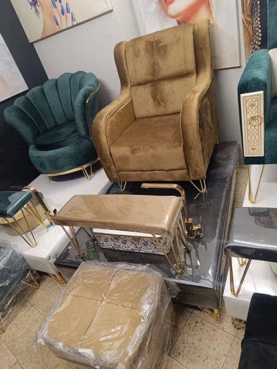 💅✨ صالونج أو شغلك يستاهل الأفضل!
عدنه تجهيزات تخبل بالأناقة والجودة 🔥

كراسي، مرايات، أدوات، ديكورات فخمة ✨
كل قطعة ترفع من شكل الصالون وتخلي الزبائن ينبهرون 😍

💰 أسعارنا تنافسية، وخامتنا تضمنج راحة سنين
🚚 توصيل سريع لكل #بغداد

لا تدورين بعد، كلشي تحتاجينه بجهز كامل ويانه 💕
📩 احجي ويانه هسه وخلينا نجهز لج صالون يلفت الأنظار � *********** واتساب فقط #بغداد
