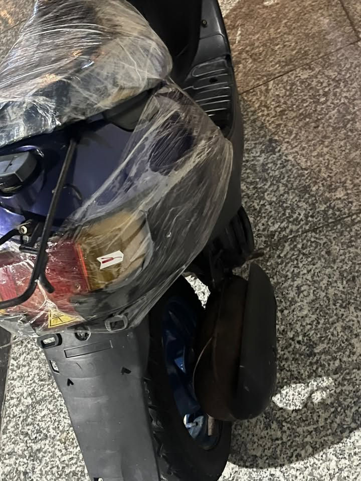 السلام عليكم
دراجه ياماها 60 بطه 
دراجه حلوه و نضيف شغاله سلف هورن بيها 
لايت زنون قوي يرادلها ترتيبات بسيطه 
مكينه حلوه و ناعمه كلش شرط نص هندر تشتغل
للعلم الشاصي طاك من جها وحده شوي و ملحوم لحيم مضبوط على ايدي 
للبيع السعر 250 وبيها مجال للشراي مكاني بصره القبله 
للتواصل ***********
