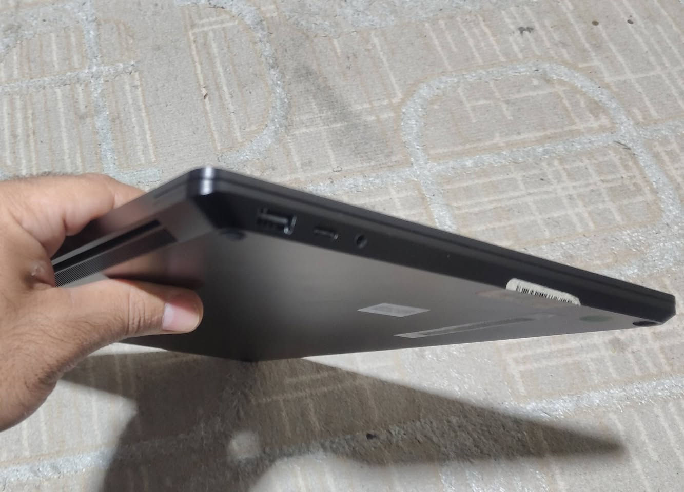 Surface laptop 6
الابتوب مستعمله بحاله جديده 
رام 32 ddr5 
هارد ssb  1T
المعالج ultra 7 164 H
الشاشه 13.8 لمس 10 اصابع دقه كلش عاليه
وندوز اصلي 
وياهه فقط شاحنة اصليه
سعره 1,350,000
مكاني بغداد الجديده 
***********
