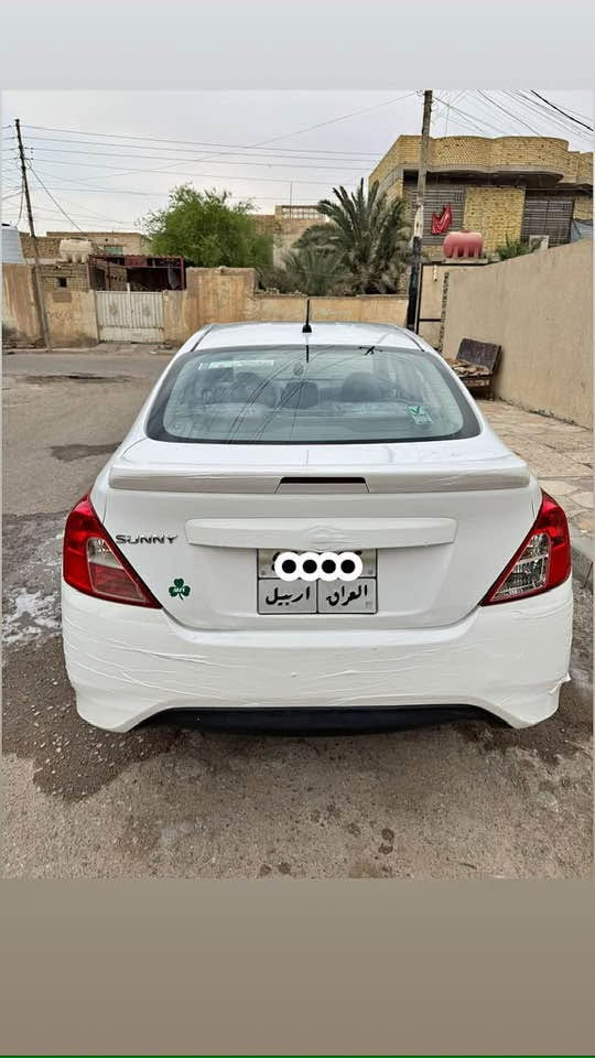 نيسان سني هندي بليته زركه 2017 
السياره ماشيه 90 الف 
جاهزه من كلشي مكينه كير حداديه تخم تاير هسه شاده 
بيه صبغ نص الباب الخلفي مع ربع الباب جها اليمنه الكدام والبنيد مبدل بدون ضربه 
رقم أربيل باسم شركه 
السعر 83 وبيها مجال 
*********** 
عنوان السياره ميسان العماره
