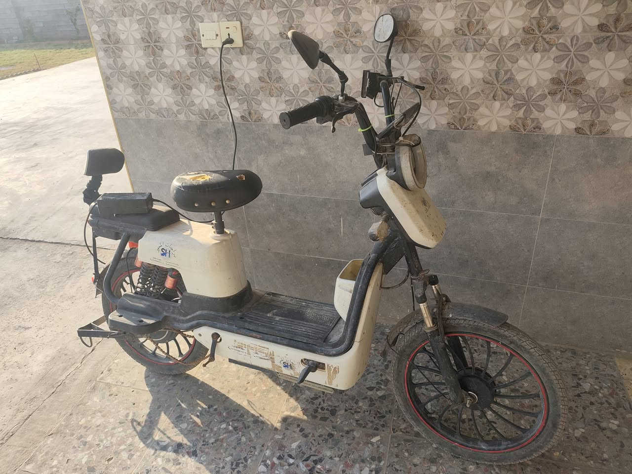 سلام عليكم دراجة شحن للبيع مكان بغداد  التاجي سعر مناسب 275 وبيه مجال  وبيه 2شاحنات  ‏‪***********‬‏ يمكن التواصل على الواتساب
