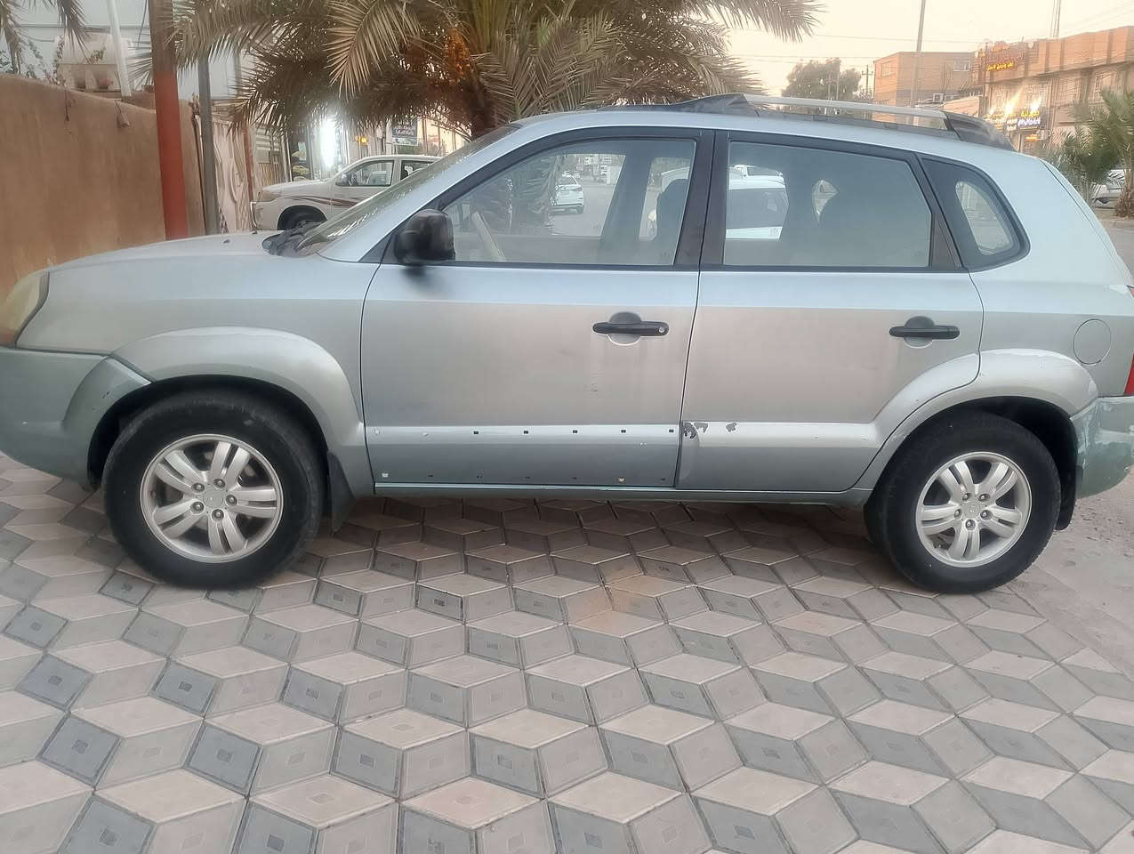 السلام عليكم 
توكسان  موديل 2008 
رقم اربيل مداور شوكت متريد 
 كير مكينه مكفولات
مكينه حجم  2000 
تبريد شغال
غرفة نظيفة
السعر 82$ وبي مجال 
 الاستفسار 
***********
