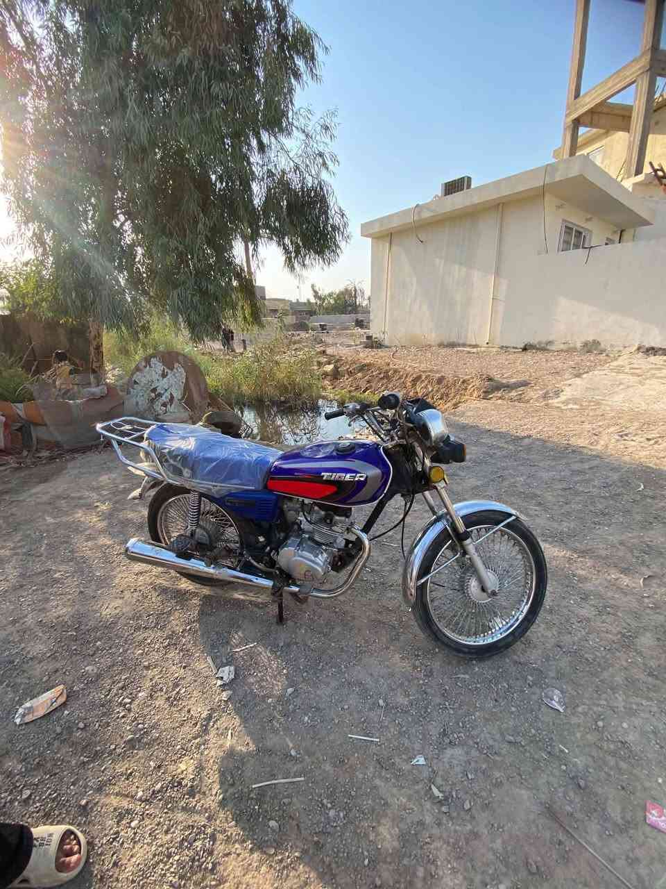 دراجه تايكر للبيع
دراجه نضيفه مكينته حلوه 
كهربائيات ناقصه بس باتري
بدون أوراق 
موديل, 2021
عنوان ديالى بعقوبه
رقم الهاتف/***********
