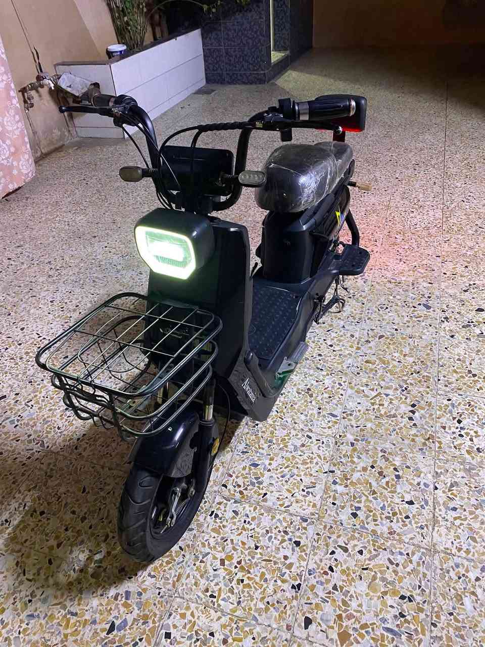 السلام عليكم مأطور شحن للبيع حجم ٢٠خمس بطاريات حيل نضيف شركة الوطنية تايرات جديد السعر ٢٢٠وبي مجال رقم ***********

