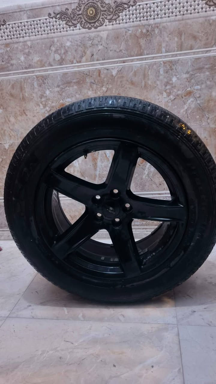 ويل نجمه18 تاير كابسن مستغدم 3اشهر اخوجديد الويل وتاير 
تخم كامل اربعه وياله سعر 700وبيهن مجال بصيط رقم ***********تواصل على رقم رصيد فقط مكلف بنشر
