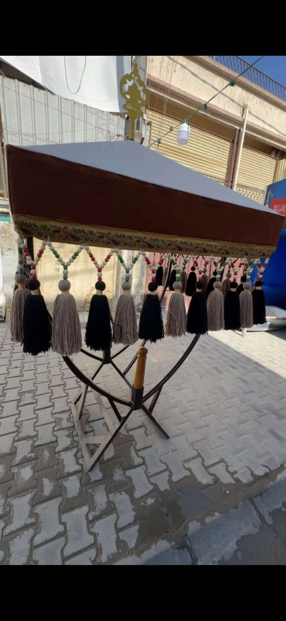 سلام عليكم
غراض موكب للبيع خوذ مستعمله 
دروع الوان مختلفه+ زناديات ( العدد متوفر )
شالات العدد 6
محامل العدد 2 وطرماح العدد 3 مع الغزل
للاستفسار الاتصال ع الرقم *********** رصيد 
 *********** واتساب

نص مكتوب في الصور:
- قص