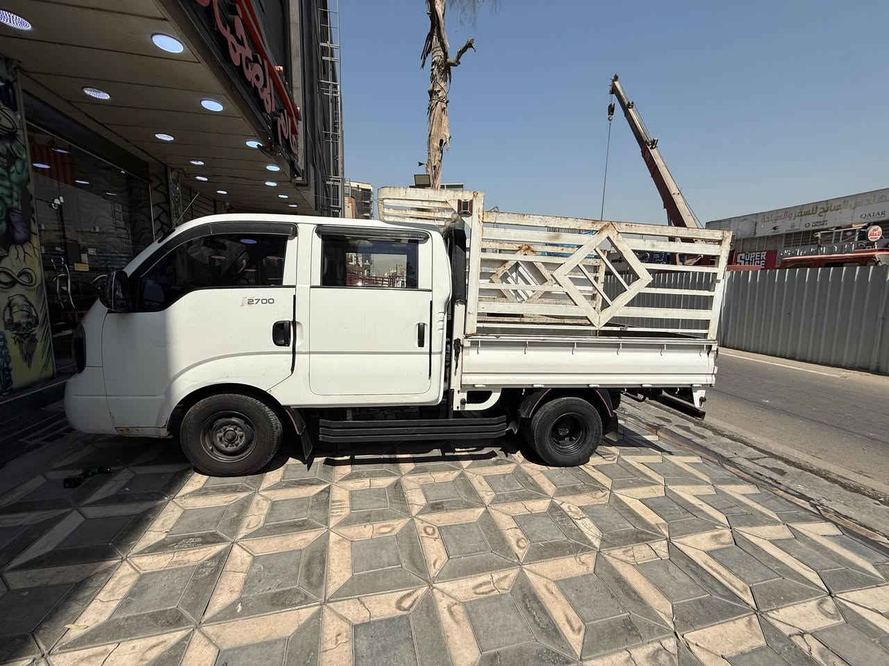 سلام عليكم
كيا حمل ٢٠١٤ سيارة نظيفة ومرتبة سنوية نهاية ٢٠٢٧  رقم دولي جديد واسط
السيارة  بلادية  بدون ضرر 
بدون صبغ
شاصيها مكفول كير ومحر مكفولات 
التبريد  تخم تاير جديد الخلفي ١٣ رافع سبرنك
مكان السيارة بغداد  
سعرها ١٣٠ وبيها مجال 
***********
