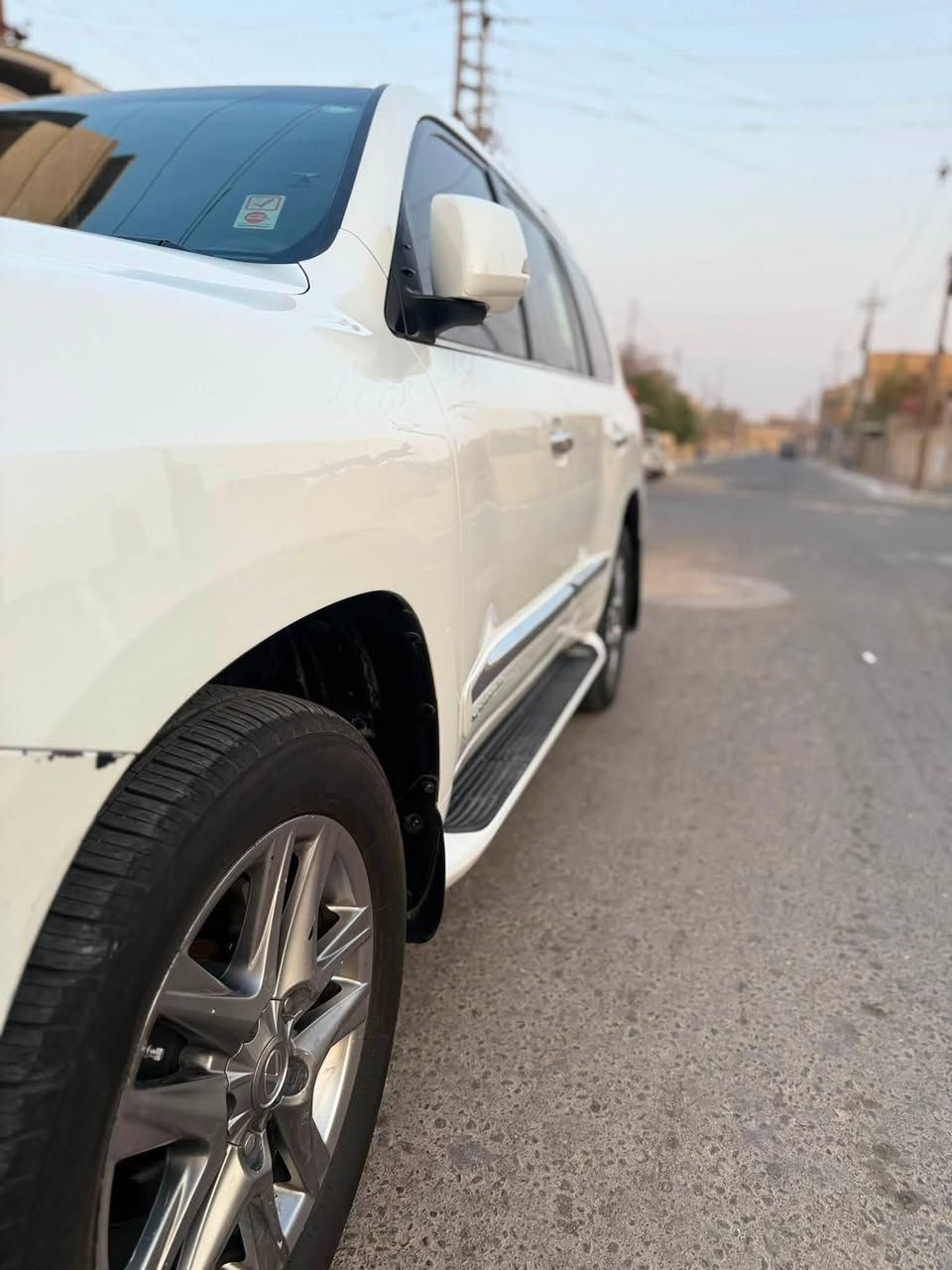 لكزز 2013 فول مكفوله ماعدا شبر واخد فقط صبغ 
ماشيه 180 
السعر 375 
***********
