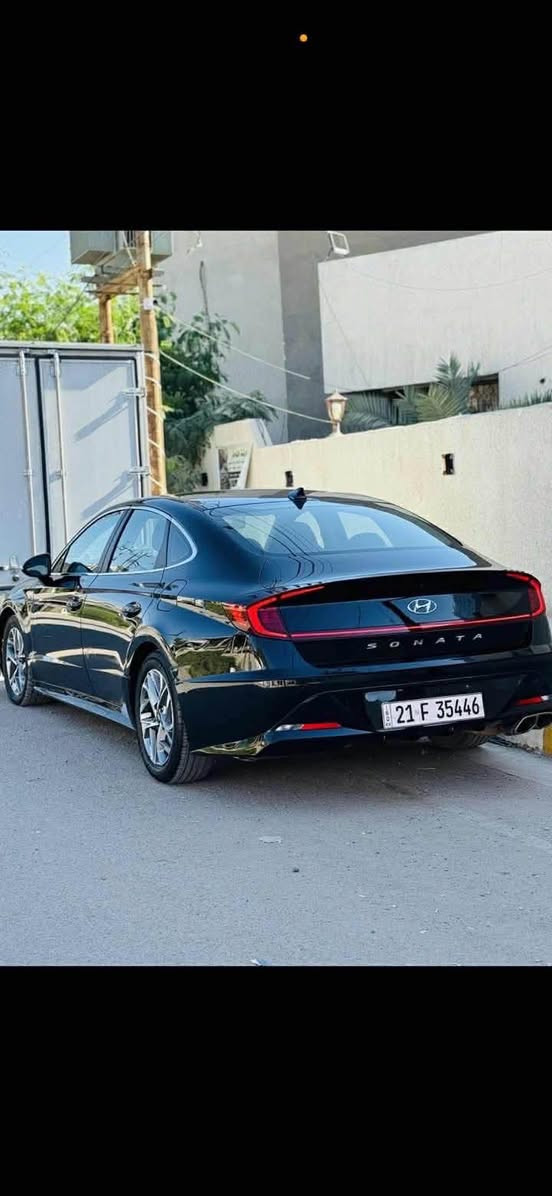 للبيع: هيونداي سوناتا 2021 فول عده بانروما 

* الموديل: 2021
* المحرك: 2500 GDI
* **الفئة:**فول كامل عده بانوراما
* اللون: أسود
* الوارد: أمريكي
* الممشى: 93,000 كم
* التسجيل: سليمانية، باسم المالك
* السنوية: مجددة

المواصفات والحالة:

* السيارة فيها 3 قطع
* شدّ محرك جديد، ماشي 10 أميال فقط
* زوج تايرات جديدة
* بوليش جديد
* صدر جديد
* نظافة 100%

للاستفسار والتواصل
 واتس أب ***********

