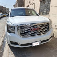 عندي يوكن دنالي موديل 2017 فول مواصفات 1*1 ماشيه 83,000 كيلو حادث الدع...