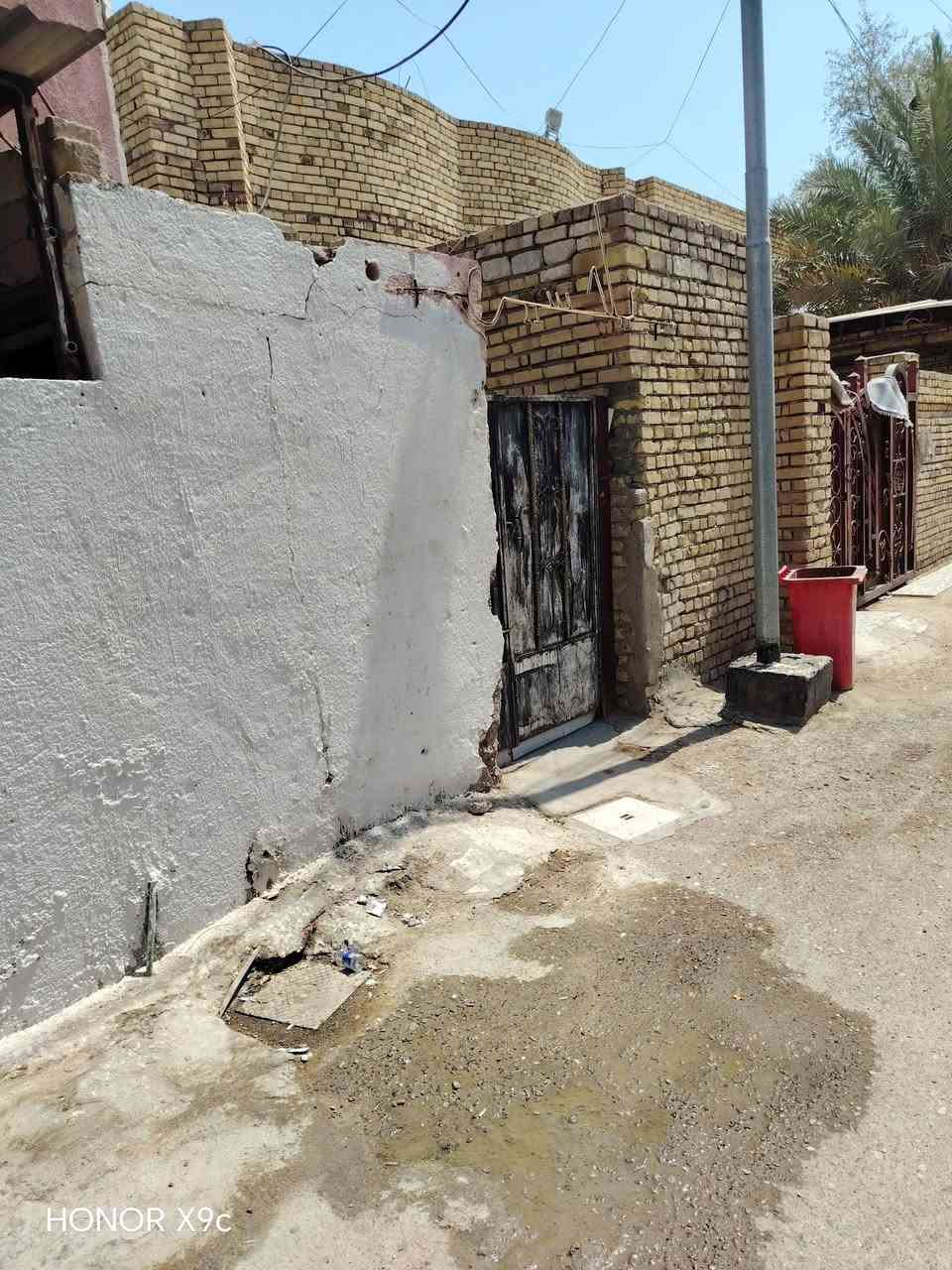 دار للبيع طابو
                  ((  بس نورنا بتعليقك )) 
 المساحة ( 250  ) متر بناء عكاده حلو يكون من
 مشتملات عدد(  2 ) يتكون الدار من استقبال
 ومطبخ وصاله وغرفه نوم وصحيات والمشتمل
 الثاني يتكون من استقبال ومطبخ وصاله وغرف
 نوم  ومناور وصحيات 
 العنوان ميسان حي الشهداء ثالث فرع عن نزله 
جسر الزهور 
 السعر(  165 ) مليون
📞 للاستفسار أكثر:      ***********
            مكتب عقارات الساعدي ميسان العمارة
          (  بادرة اولاد  المرحوم حسين ضيدان  ) 
                         (  ملاحظه  ) 
المكتب  مجاز حكومياً ادخل للحساب ناشر ابيوت 
اي بيت ايعجبك او قطعه  راسلني وتدلل
أعرض عقارك عندنا ودع لنا التسويق
            عنـــوان المـكتــب ميسان  
***********     حي الجامعي مقابل السوق 
***********     حي الجامعي ودور النفط  
***********     حي الغدير والصحفين وعبجيه
***********.    حي الحسين الجديد مقابل السوق 
***********.     البتيرة الحولي مقابل الف دار 
                        ( ملاحظه  ) 
          يوجد لدينا كوادر بناء مقاولات عامه 
          يوجد لدينا كادر تفليش وهدم  البيوت
         والبنايات وقلع الاراضي ونقل الأنقاض
