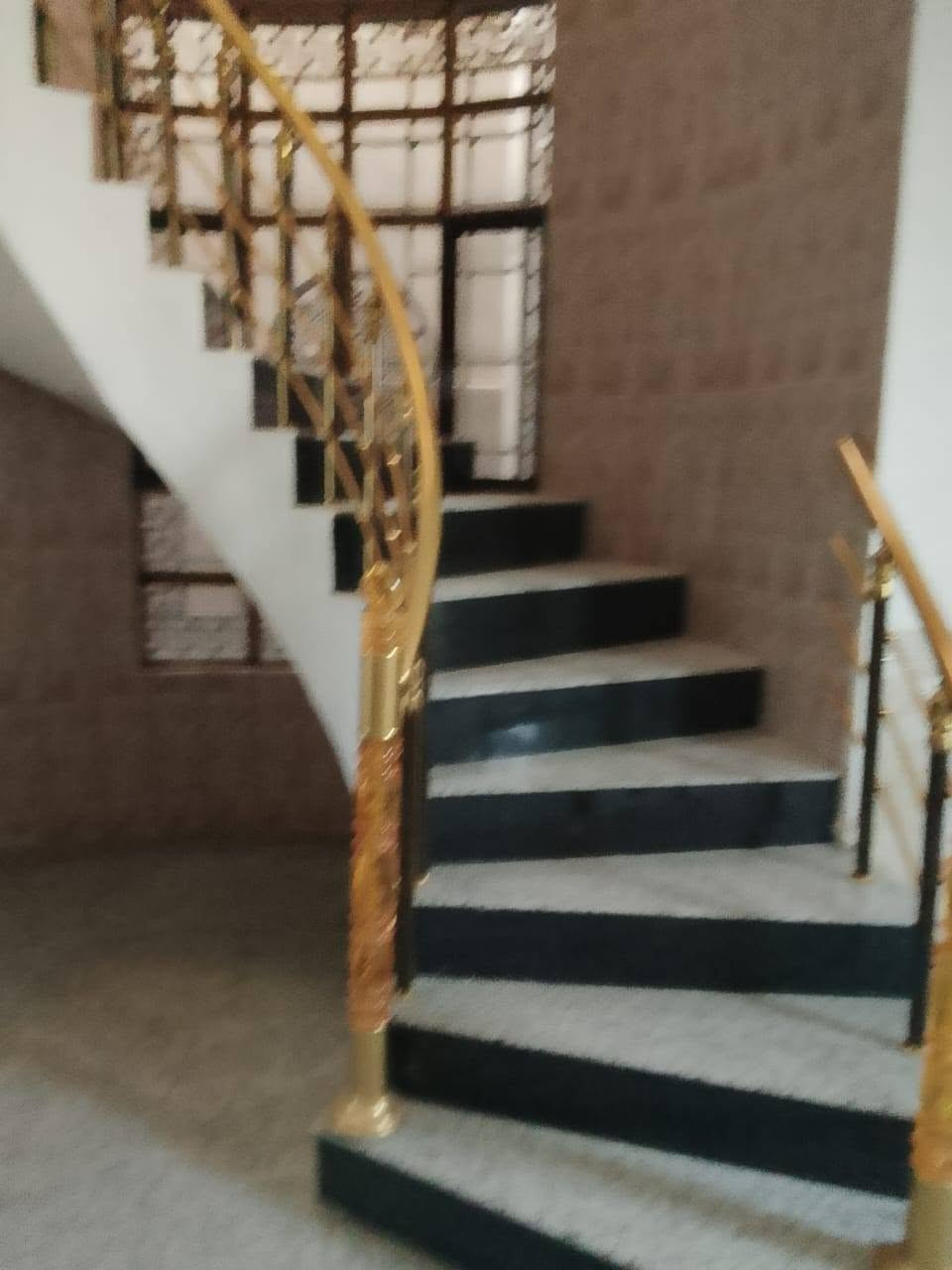 بيت بحي الصحه مساحه 150 طابو الزراعي طبقين جديد السعر 230 بي مجال اربع غرف نوم صاله مطبخ مجمع صحيات البيت فراغ قرب جسر المشات. الاستفسار على الرقم ***********

