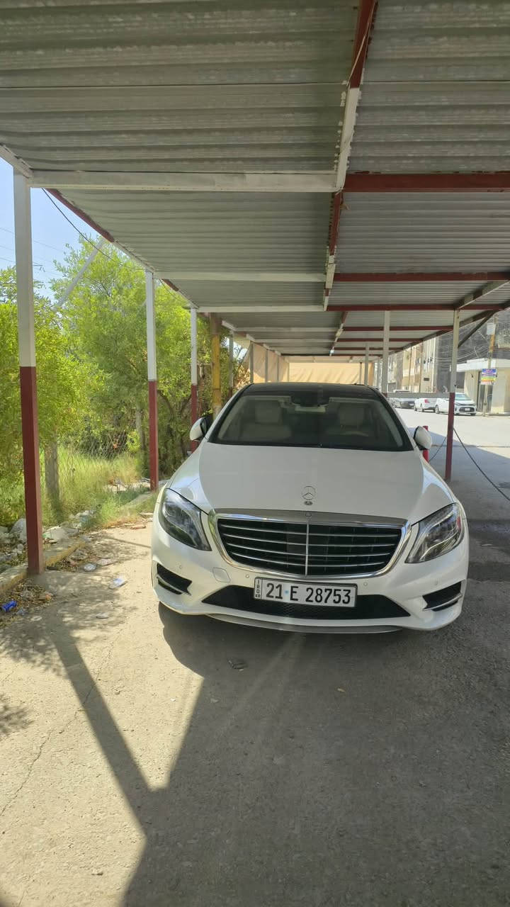 السلام عليكم قطعة مميزة s class  (( AMG)) 2015 خليجيه ونادرة  جداً مواصفات لاتعد ولاتحصى 
سيارة مال بيت مركونة ومحافظين عليهة لاشخط لا زلغ لا طخة ولا هم يحزنون كفاله من الدعامية للدعاميه مال شركة السيارة (( خمس فصوص باب طويل  يعني اعله فئة بالمرسيدس ❤️ ))…. صيانة دائمة الهة من الشركة فقط 🤍 كفالة عامة من كلشي ماشيه ٩٤ حقيقي 
المواصفات 
*بنوراما 
*كشنات تدفئة تبريد خزن ومساج VIP
*بردات تضليل كهربائيه بلاديه من الشركة 
*ثلاجة 
*جكات
*ناظوو ليلي 
*كاميرات ٣٦٠ درجة 
*حساسات محيطيه
*ابواب شفط
*سستم بورمستر جيرمن اصلي 
*رادار امامي 
*تحديد مسار وقيادة ذاتيه 
*توقف ذاتي 
وبعد بيهة هواي مواصفات تجي تفحص وتشوف بعينك 
السعر ٤٠ الف دولار يعني اربع شدات وقابل للتفاوض شي بسيط وهذا رقمي *********** مكاني دورة وتحياتي للجميع
