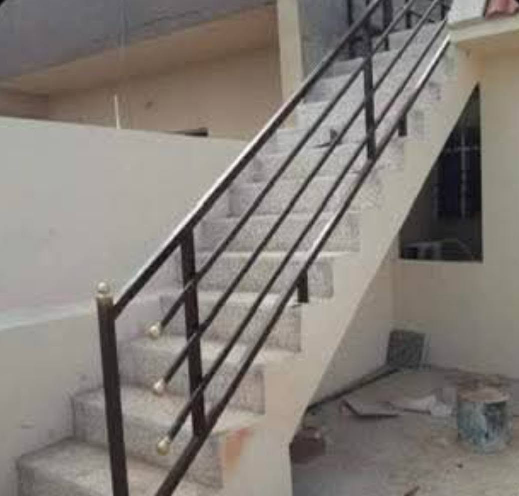 حداد متجول نجيك ليم بيتك بس خابر ودلل *********** بي واتساب لعمل أنواع الحدادة 
مناور حمايات شبابيك محجلات سياجات قمريات حسب الطلب 
واسعار مناسبه حسب نوع الفصال ماعليك بس تختار واترك الباقي علينا
