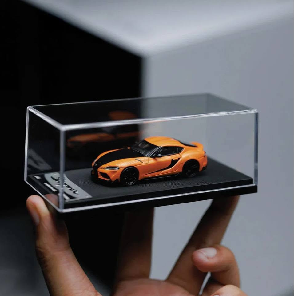 سلام عليكم متوفر
نوع السيارة: تويوتا سوبرا (Toyota GR Supra A90) بتصميم مستوحى من التيم الأسطوري لسلسلة أفلام Fast & Furious (ألوان البرتقالي الجريء والأسود الخاطف للأنظار). 

​القياس (Scale): 1/64 المصغرة بدقة احترافية.

​مستوى الدقة: تفاصيل دقيقة جداً تشمل التصميم الخارجي والخطوط العريضة بدقة مذهلة، ومثبتة على قاعدة عرض فاخرة مع غطاء أكريليك لحمايتها.
​الشركة المصنعة: Original Model. 
​النادرة والإصدار: إصدار عالمي محدود جداً يقتصر على 999 قطعة فقط حول العالم، والقطعة التي بين أيدينا تحمل الرقم المميز 176 من أصل 999! قطعة بل عالم
متوفر توصيل لكل لمحافظات 
للحجز ولستفسار وتساب فقط 
*********** سعر 40 شامل لتوصيل

نص مكتوب في الصور:
- @mcwbd