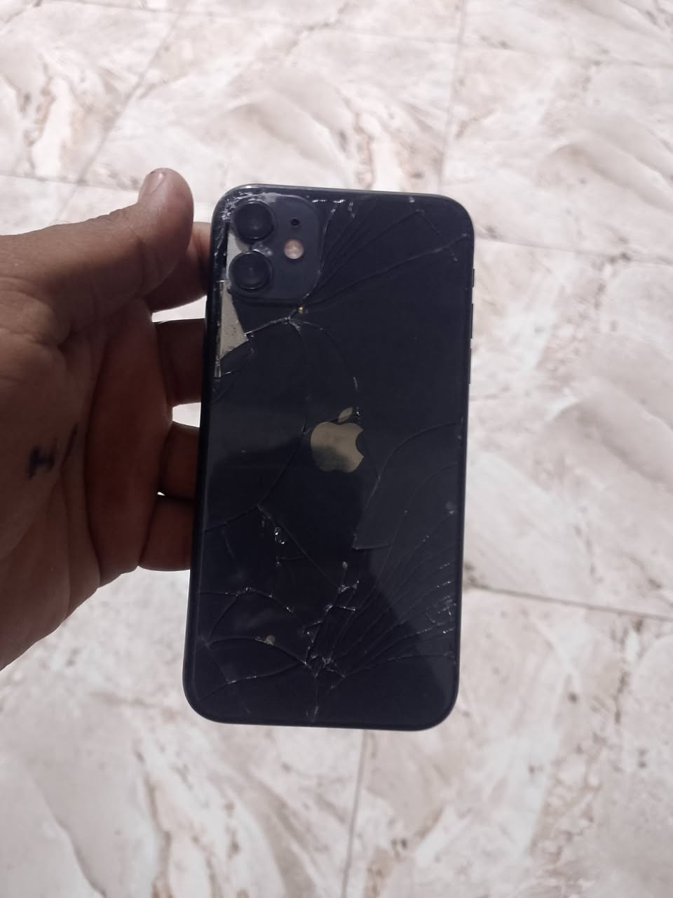 آيفون ١١ • ١٢٨ • شاشة مبدلة