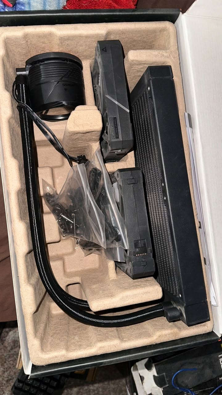 غراض pc للبيع

AORUS WATERFORCE II 240mm ARGB BLACK

مبرد مائي مروحتين مستخدم كم يوم فقط

سبب البيع اشتريت معالج r7 9800x3d ومفادني هاذ المبرد سعر الجديد 190 الف

السعر : 150 الف رايدة

مراوح ARGB عدد 3 لون ابيض

السعر : 30 الف

حاسبة للبيع 

مواصفات :

-المعالج (CPU): Intel Core i7-3770 بسرعة 3.40 جيجاهرتز (الجيل الثالث).

-الذاكرة العشوائية (RAM): 16 جيجابايت DDR3.

-كارت الشاشة (GPU): NVIDIA GeForce GTX 1050 Ti بسعة 4 جيجابايت.

-التخزين (Storage): قرص SSD بسعة 240 جيجابايت (KLEVV NEO N400).

-ضايفلة كارت وايفاي حتى يقوي الانترنت

مواصفاته زينة للاستخدام الخفيف والألعاب البسيطة (مثل فري فاير، 

فورتنايت الخفيفة،  GTA V , Valorant, CS:GO على إعدادات زينة)

السعر 225 الف

نص مكتوب في الصور:
- Installed RAM 16.0 GB DDR3 Processor Intel(R) Core(TM) i7-3770 CPU @ 3.40GHz 3.40 GHz Graphics Card 4 GB NVIDIA GeForce GTX 1050 Ti Storage 224 GB 152 GB of 224 GB used DESKTOP-MH8Q3BT OptiPlex 7010 Rename this PC Device Specifications Copy Device Name DESKTOP-MH8Q3BT Processor Intel(R) Core(TM) i7-3770 CPU @ 3.40GHz 3.40 GHz Installed RAM 16.0 GB Graphics Card NVIDIA GeForce GTX 1050 Ti (4 GB) Storage 224 GB SSD KLEVV NEO N400 SSD 240GB Device ID 270D145E-AC92-4DFB-A909-E660C9490223 Product ID 00330-80000-00000-AA098 System Type 64-bit operating system, x64-based processor Pen and touch No pen or touch input is available for this display Frequently asked questions How does having 16 GB or more of RAM impact my PC's performance? Can I run modern applications smoothly with this RAM capacity?