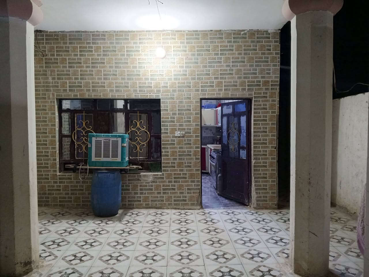 البيت للبيع المساحه 200م
 طريق كربلاء  مفرك عنانه سنجار خلف معمل البلاستك 
تفاصيل اكثر والسعر عل اتصال عل الرقم ‏‪***********‬‏
