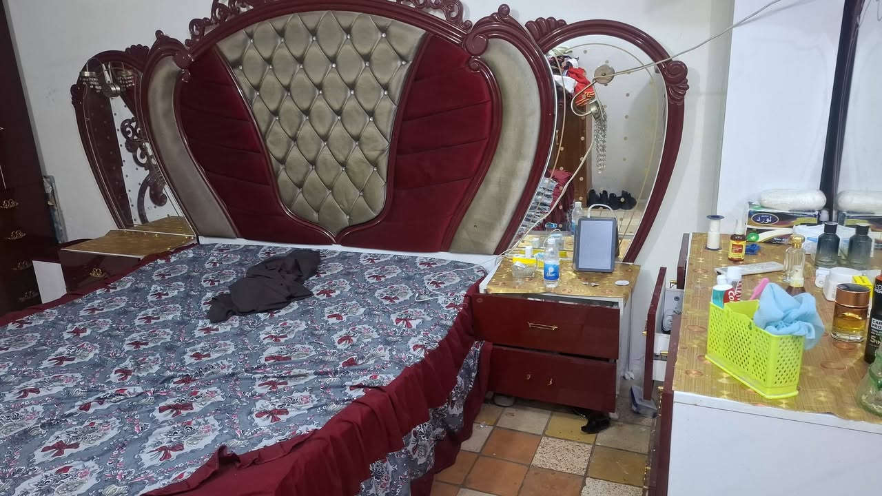 السلام عليكم غرفة نوم تركية تسع قطع ٦٠٠ الف قفل اليحب يتصل هذا الرقم ***********
