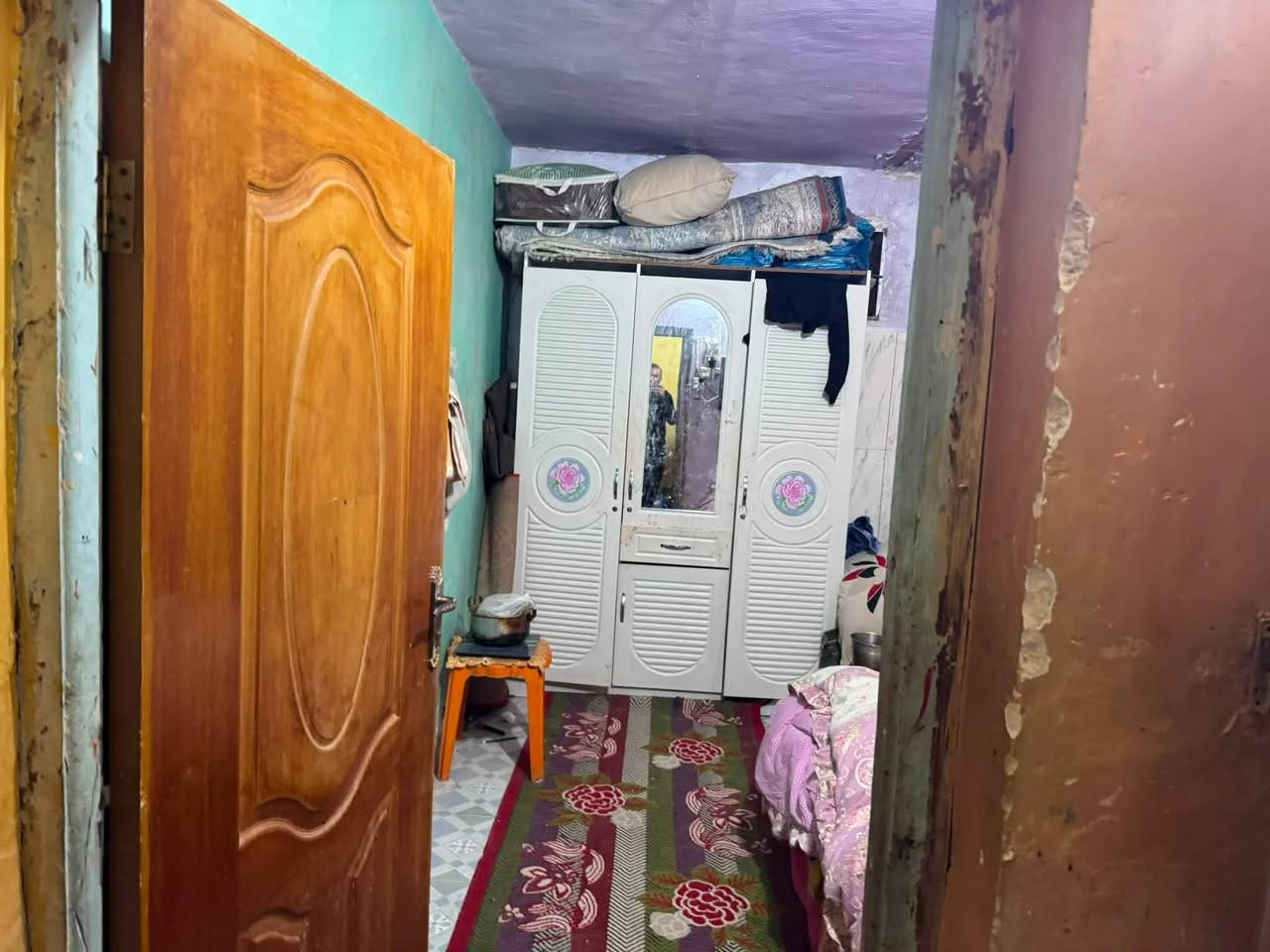 بيت للبيع ١٠٥ متر في دربونه عرضه 
البيت قديم قرب مصلى الجمعه 
سعر مناسب في مركز المدينة 
٨٠ مليون اغلب البيوت في المنطقة أهل مدينه
هاتف.   ***********
