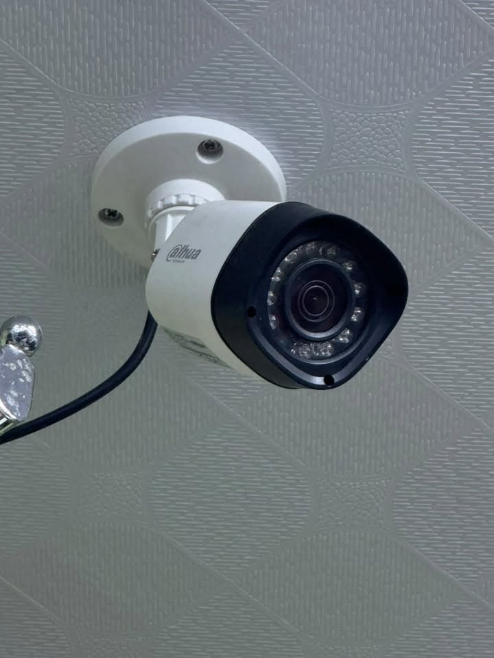 ‏كاميرات دهوة للبيع /أربع كاميرات مع DVR والاسلاك والفيش كاملة ،حالياً منصوبه وشغاله
‏جديدة ونظيفة وغير معرضه للشمس والأمطار لانها منصوبة في مكان داخلي، هارد واحد جيجا سعر 100 ألف دينار  عراقي ،عنواني نجف كوفة حي ميسان شارع الكيات ويوجد واتساب ***********
