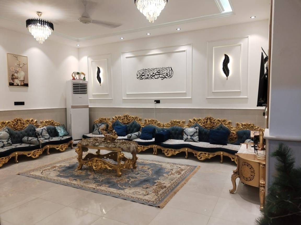 للبيع 
مساحه 180م
على الكورنيش الجديد خلف منتزه الورده
نقل سهم 
الطابق الثاني نضام سويت 
السعر 290 للتواصل واتساب***********
