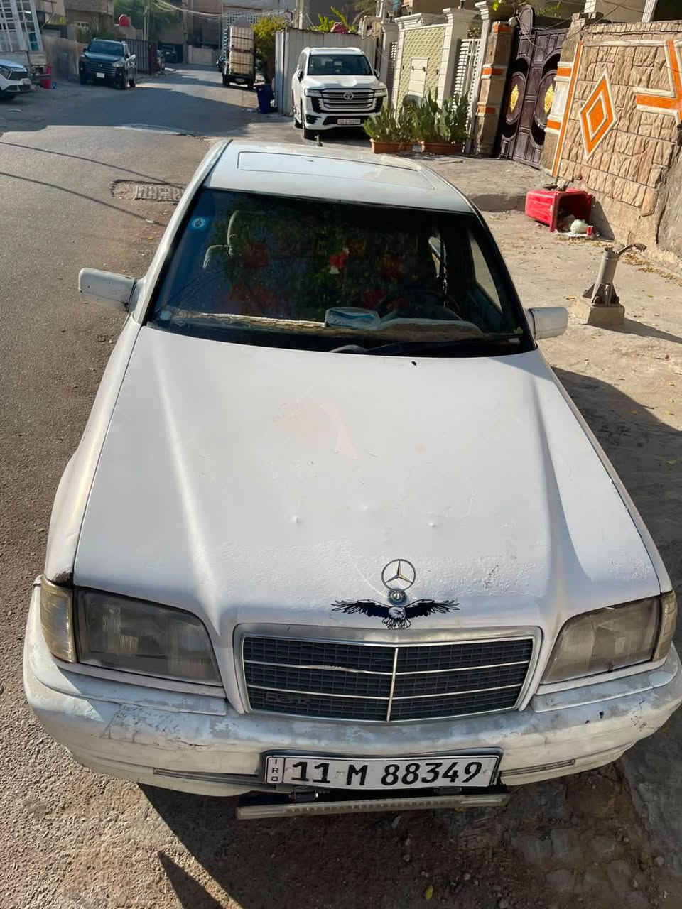 مارسدس e200 
محرك بلادي 
موديل 1987 
رقم بغداد الجديد 
هزه لشهر ال 11
تحويل ثاني يوم 
گير ومحرك نضاف 
تخم تاير جديد 
السياره يرادلها ترتيبات بسيطه  
السعر 35 ورقه وبيها مجال بسيط  
مكاني بغداد حي الجهاد 
اي استفسار ***********
