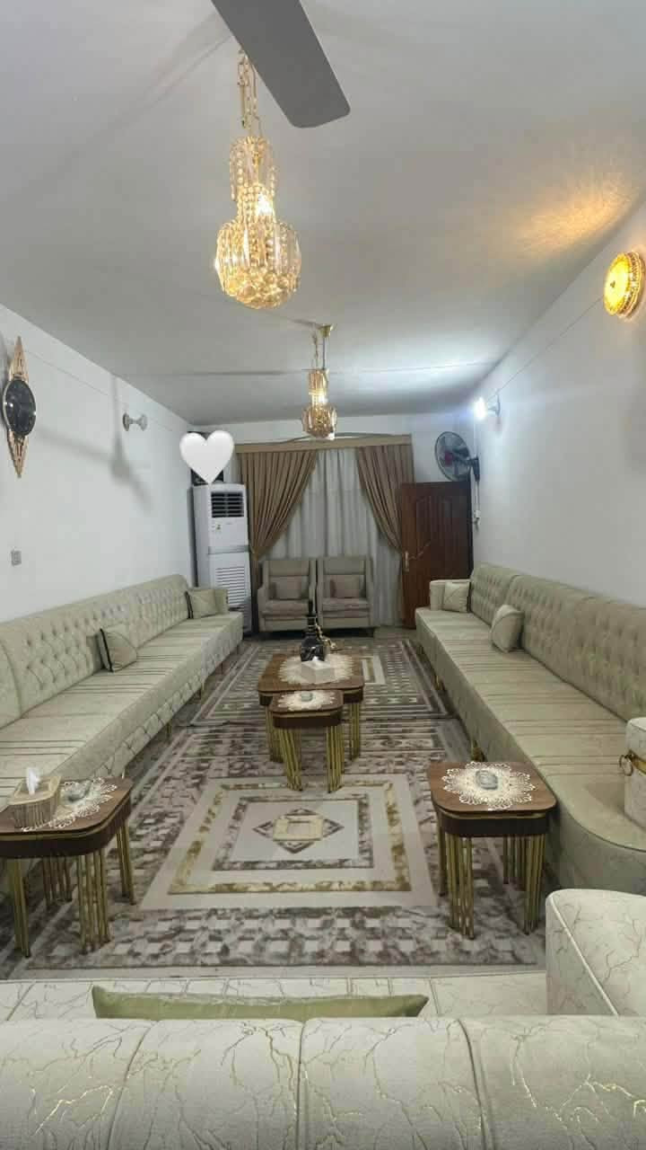 الدار للبيع حي الشعراء  المساحه 200متر الواجهه 10 والنزال 20  

 بناءً قديم مقابيل مدرسه الشيماء طابقين طابق ارضي صب أو ثاني بي مشتملات اثنين
غرفه واستقبال وهول كلدور مطبخ تخاريج طابق ارضي 📍
طابق ثاني بي مشتملات اثنين بي 3 غرف وصاله ومطابخ اثنين🏠
سعر 450 بي مجال
الاستفسار تواصل واتساب (***********)☎️
مكتب الحنانه ابراهيم ديبس
