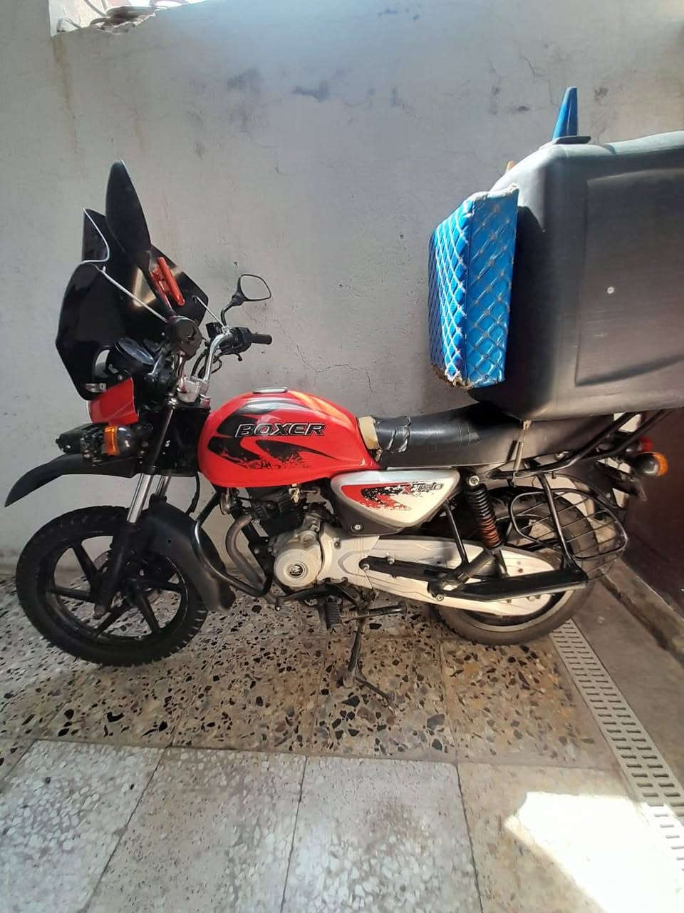 سلام عليكم بوكسر 23تجفيت شركه 
سعر 1300 وبيهة مجال 
مكاني بغداد داخل 
***********
