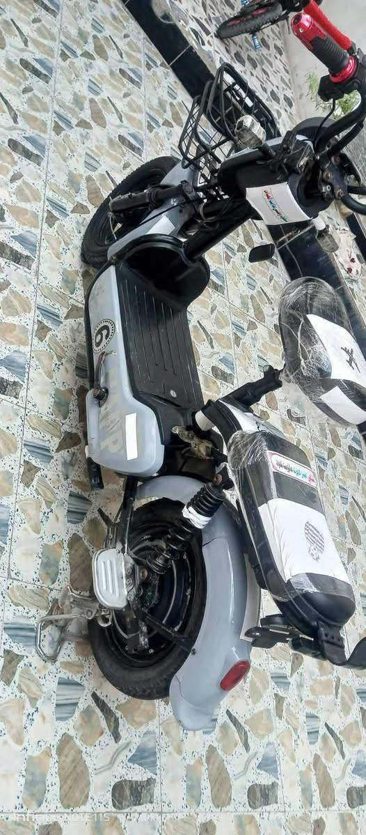 السلام عليكم ماطور للبيع عنوان حي شهداء قرب جامع الشمري سعر 250وبي مجال بطارياته نضيفه نقص بس بريك  ***********

نص مكتوب في الصور:
- Infinix NOTE 11S
- Infinix NOTE 10