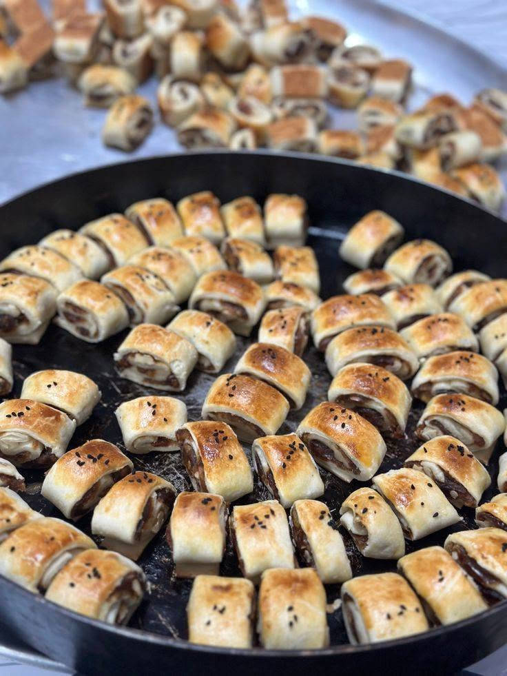 السلام عليكم كليجة هشة وطيبة اليريد يحجز على الوتساب *********** ويوجد توصيل
