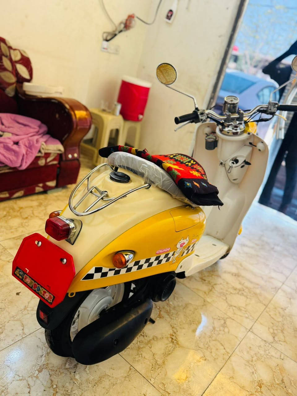 للبيع حاويه 2003 دبل لون مميز داخل كريمي شلعه شك الكاع السعر ٦٥٠ وبي مجال ***********
