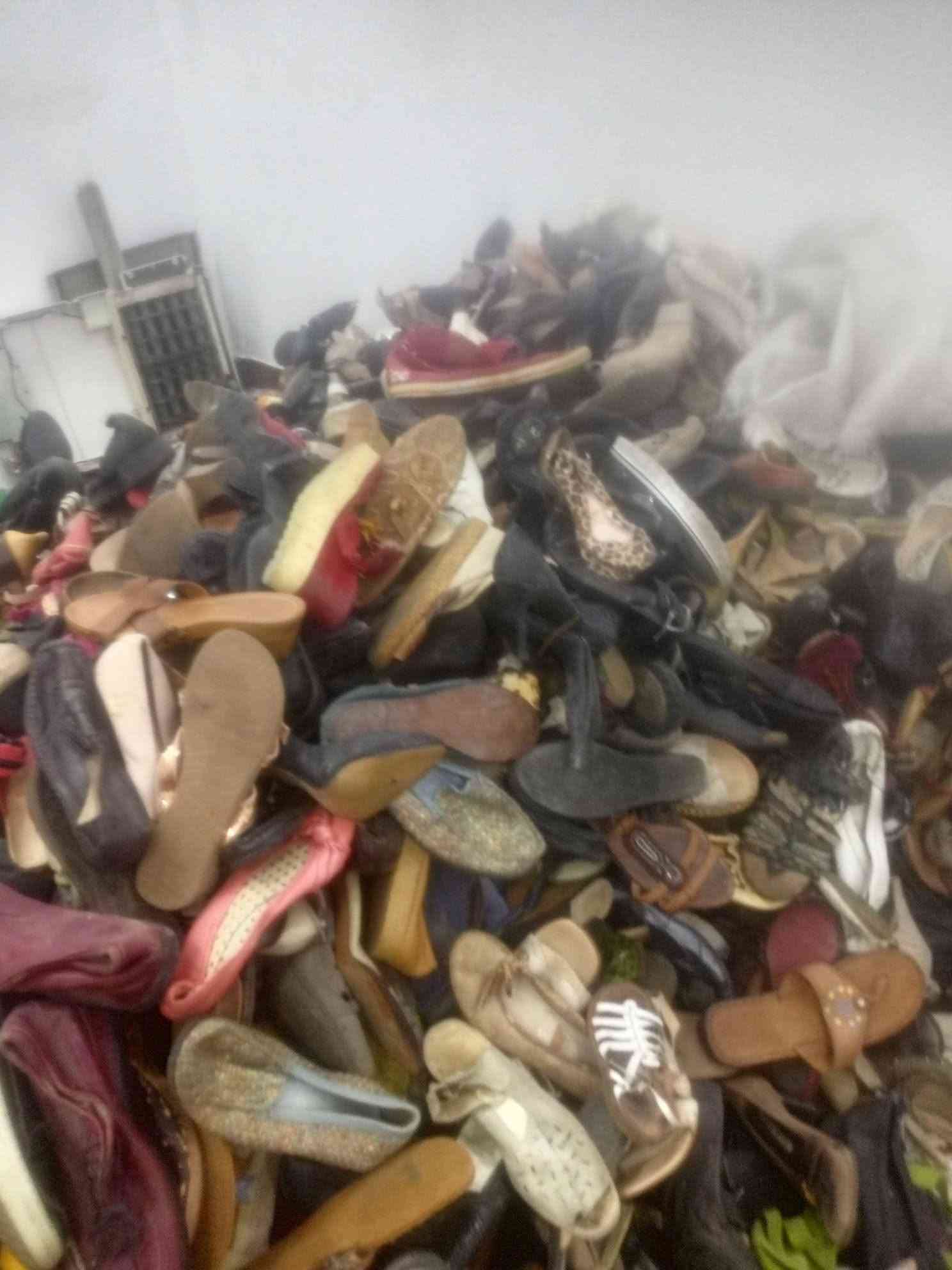 السلام عليكم 
باله احذيه مستعمله رجالي نسائي اطفال
البيع شلعه وحده الشراي يتصل***********
