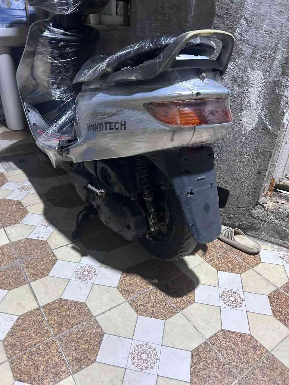 السلام عليكم
دراجه فراشه كلهه شغاله بس كيلو متر وعداد البنزين الباقي كلهه شغال دراجه نثي نضيفه توني مبدل دبلات كدام قفال ستيرن بس الصندوك ما يقفل مكينه حلوه دراجه كوم حديد السعر 550 وبيهه مجال اللطيبين 🌹 مكاني شط العرب الصالحيه رقم الهاتف *********** مع تحياتي الكم رجأن لا تكسر بسعر الدراجه
