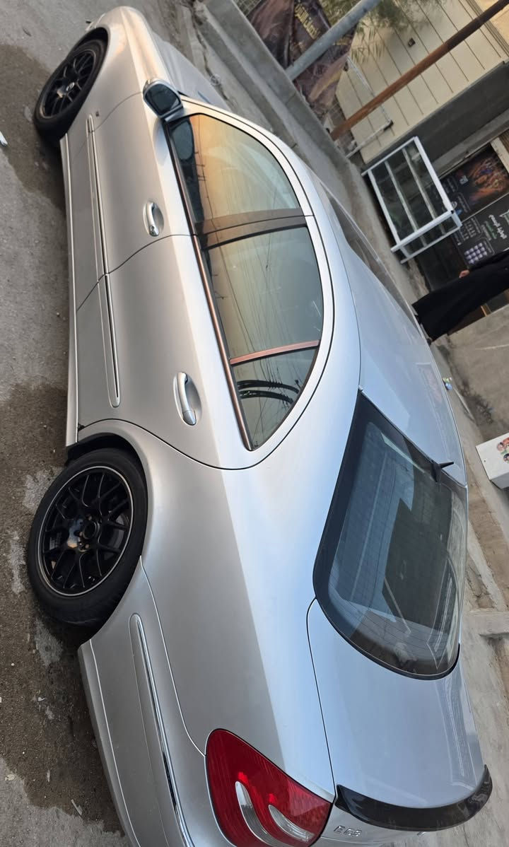 🚘 مارسدس - W211 - E320 – فول كفالة عامة Avantgarde
مديل 2002
🔹 السيارة جاهزة ١٠٠٪ وترايها وين ميعجبك
• كفالة عامة: لا صبغ ولا ضربة
• وارد يابان 🇯🇵
• رقم بغداد باسمي و السنوية نافذة لغاية 2030
• محرك M112 V6 
• ماشية ٢٢٥ ألف كم حقيقي
• كير وارد يابان، بدلته قبل شهر
• راديتر جديد، هم قبل شهر شادها وي مي اصلي
؛ منظومة زنون عدسات عالي ناصي وعلامات مارسدس ترحيب بالابواب
• كراسي كهربائية مع 3 وضعيات خزن
• فتحة سقف
• حساسات خلفية
• باتري أصلي وياه كارت الضمان سنه
• تخم تاير جديد 
• حدادية ممتازة
• تبريد ممتاز وتدفئة للكراسي
• مري شفط
• بردة خلفية كهرباء جديدة قبل كم شهر مبدلها
• دسكات أصلية وفجوج مبدلة قبل 4 أشهر

✨ السيارة استخدام شخصي ومحافظ عليها، والقطع المهمة مبدله كلشي اصلي
وانا المالك الثاني للسيارة بعد مادخلت للعراق .

📍 الموقع: الناصرية – مركز المدينة
💰 السعر: 122 ورقة جوه السوك والشراي يجي وبخدمته
السيارة صارت عليه بحدود ال 150 ورقه الله شاهد
📞 للاتصال: ***********
