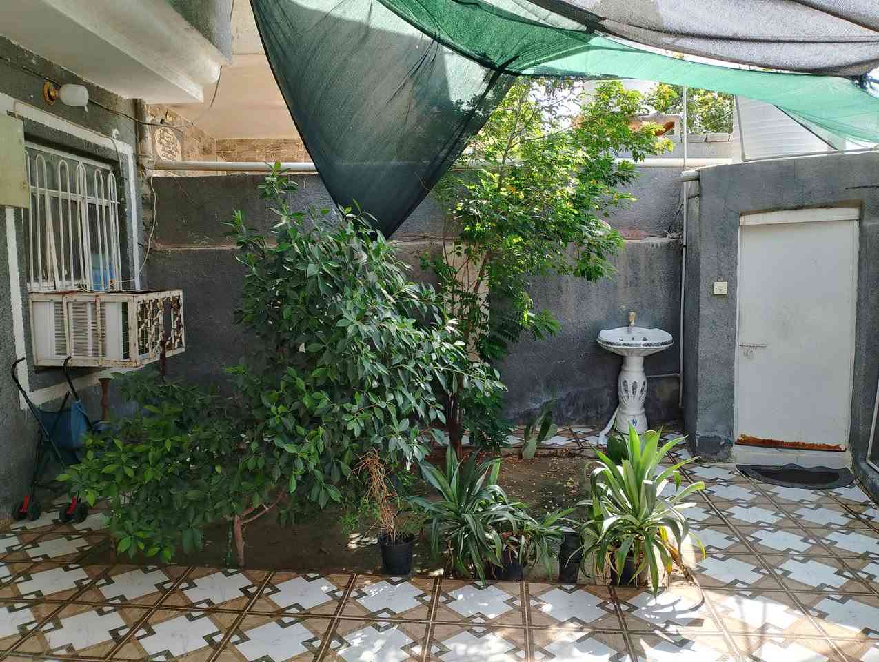 بيت للبيع مساحه 140متر
عنوان حله طهمازيه عامود 90يم كوفي ليمونه 
***********

