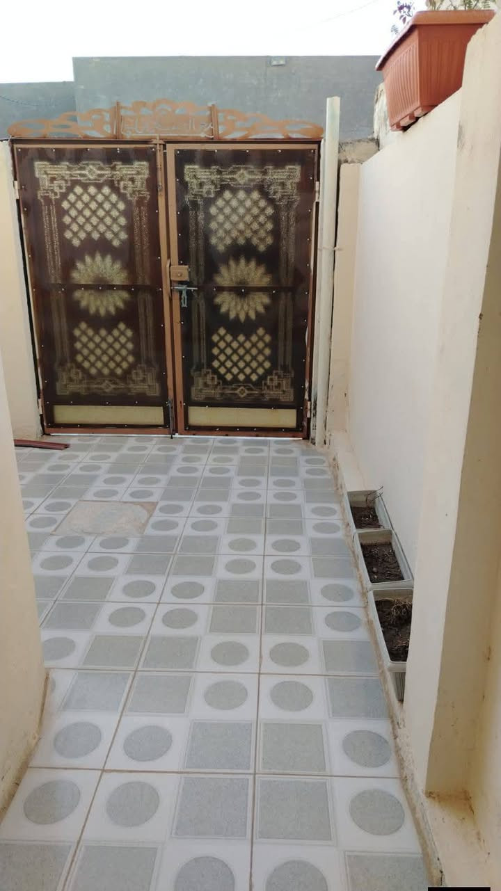 🏡دار للبيع اقصاد اقصاد🏡مقدمه 25 وشهر 500
بيت المساحة: 100 متر 
✅ #طابو_زراعي_سند_25_أقرار_محكمه
الموقع: النجف  مقابيل قريه الغدير بشارع عمود 282 المطحنه#ألخط_ألثاني

مواصفات البناء:
غرفه نوم وصاله ومطبخ واستقبال حمامات داخليه وخارجيه وكراج 
بناء مرتب (أساس + سقف كونكريت + طابوك)
أرضية بورسلين أبو الـ 60

الخدمات:متكامله
ماء كهرباء مدارس سوق تبليط مولد

للاستفسار والاتصال عل الرقم التالي أو مراسله واتساب:
***********
