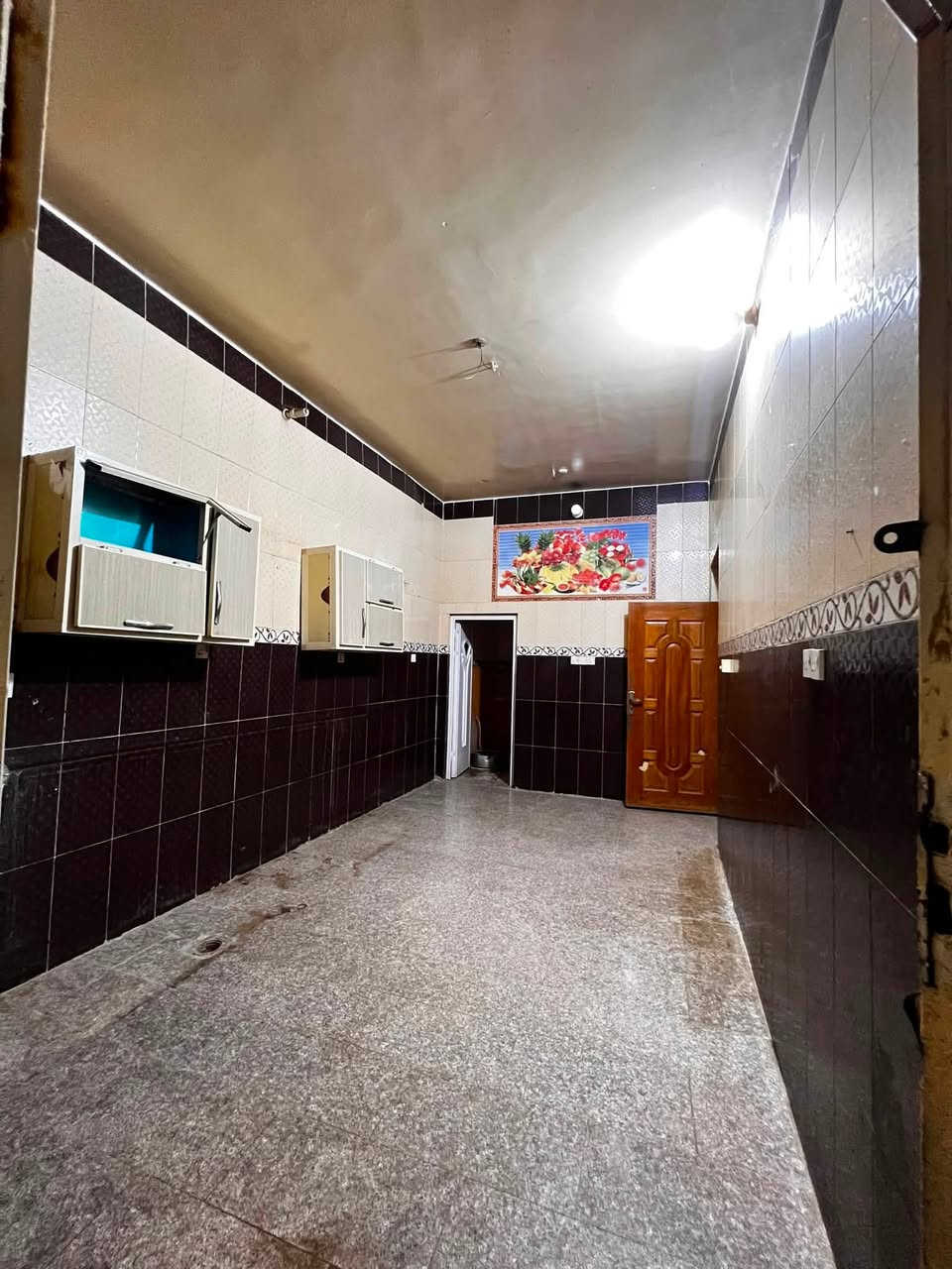 بيت للبيع المساحه 200 طابق ونص الطابق الارضي يتكون من اثنين غرف نوم والاستقبال 5*7 ومطبخ 4*7 وحمام داخلي وصحيات خارجيه وصاله 9*5 ومدخل 
أما طابق ثاني
صاله وغرفه 6*5
موقع البيت حي الامام الرضا جيران النائب غايب العميري وقريب من مدرسه ثانوية نقاء الاهلية للمزيد التواصل مع الرقم
‭***********‬ ‬

