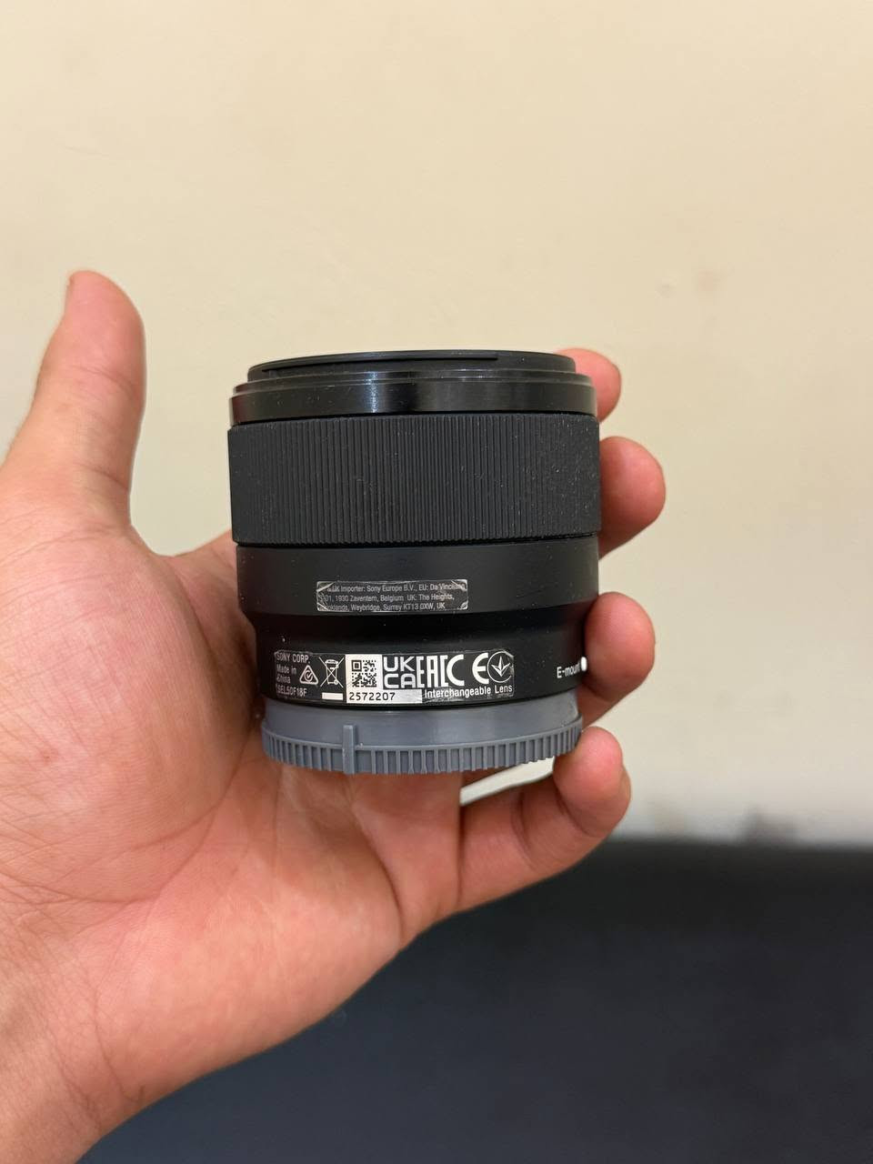 📸 للبيع | Sony E 50mm F1.8 OSS
🔹 Focal Length: 50mm
🔹 Maximum Aperture: f/1.8
🔹 Mount: Sony E-Mount
***********

